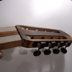 The head with the tuning machines